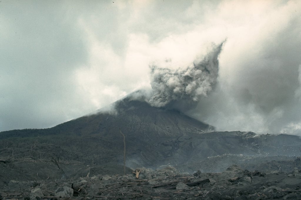 Ash plume rising from Arenal over the devastated western zone, photographed on 12 August 1968
